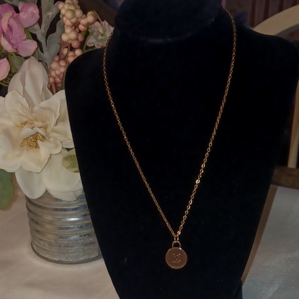 Louis Vuitton Zipper Pull  with Unbranded Chain